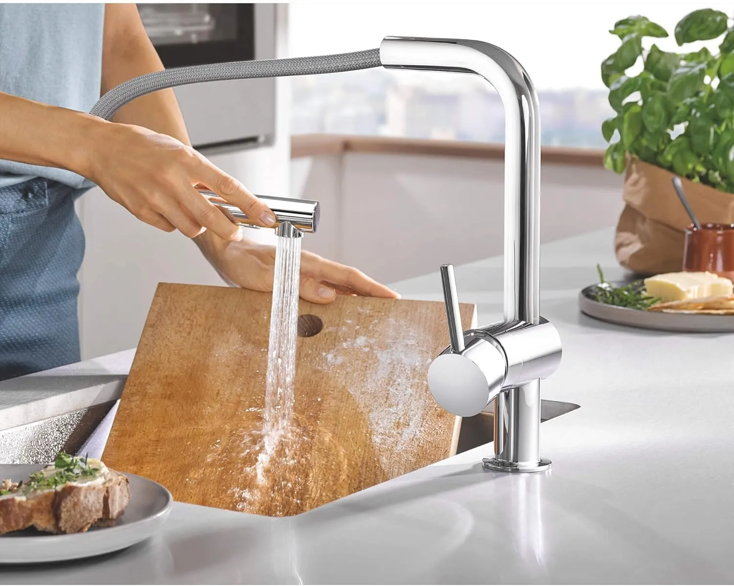 GROHE 30300000 Minta Pull-Out Kitchen Faucet Chrome