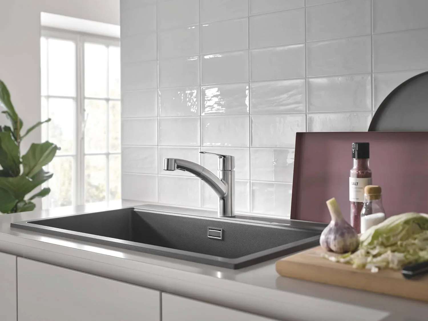 GROHE QUICKFIX Start - Kitchen Sink Pull-Out Dual Spray Tap Single-Lever Mixer (Low Spout with 90° Swivel Area, 1 Hole Easy Install with QuickMount, Tails 3/8 Inch, Min. 1.0 bar), Supersteel, 30531DC1