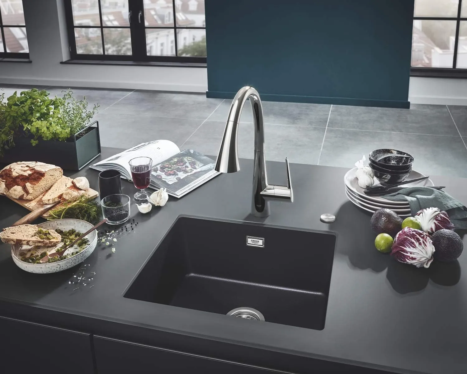 GROHE Zedra – Pull Out Kitchen Sink Mixer Tap (High C-spout, 3 Spray Types, 35 mm Ceramic Cartridge, 360° Swivel Range, Magnetic Docking, Water Saving Technology), Size 401 mm, Chrome, 32294002