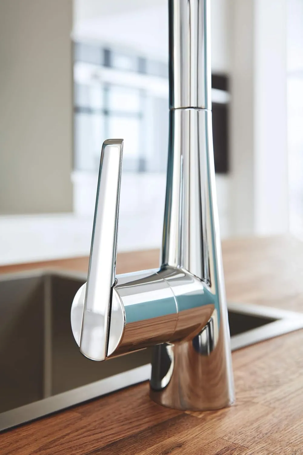 GROHE Zedra – Pull Out Kitchen Sink Mixer Tap (High C-spout, 3 Spray Types, 35 mm Ceramic Cartridge, 360° Swivel Range, Magnetic Docking, Water Saving Technology), Size 401 mm, Chrome, 32294002