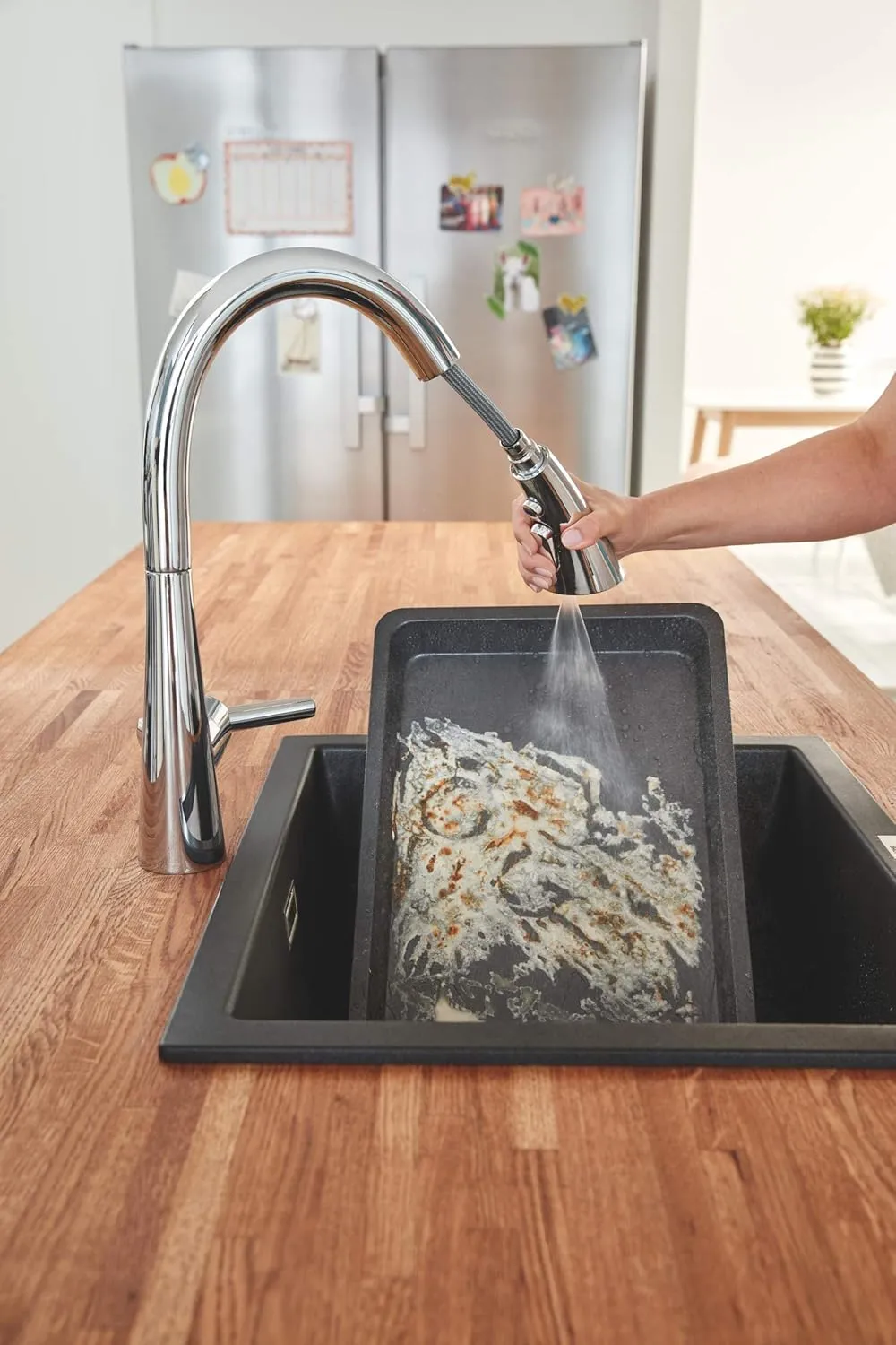 GROHE Zedra – Pull Out Kitchen Sink Mixer Tap (High C-spout, 3 Spray Types, 35 mm Ceramic Cartridge, 360° Swivel Range, Magnetic Docking, Water Saving Technology), Size 401 mm, Chrome, 32294002