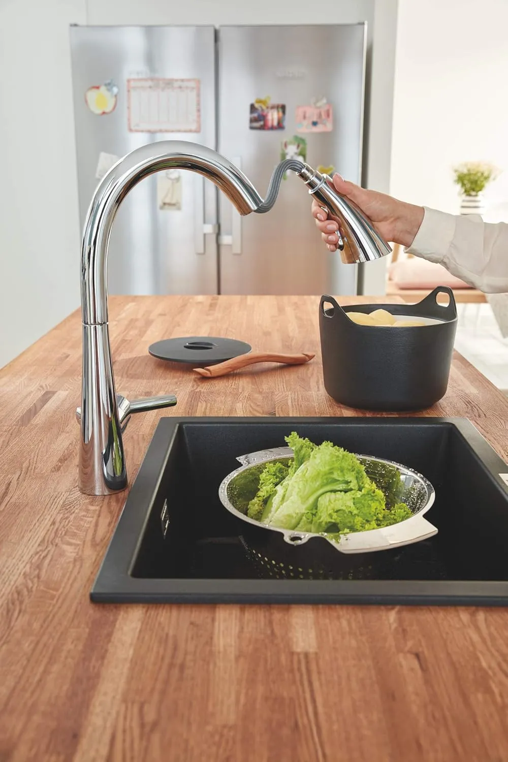 GROHE Zedra – Pull Out Kitchen Sink Mixer Tap (High C-spout, 3 Spray Types, 35 mm Ceramic Cartridge, 360° Swivel Range, Magnetic Docking, Water Saving Technology), Size 401 mm, Chrome, 32294002