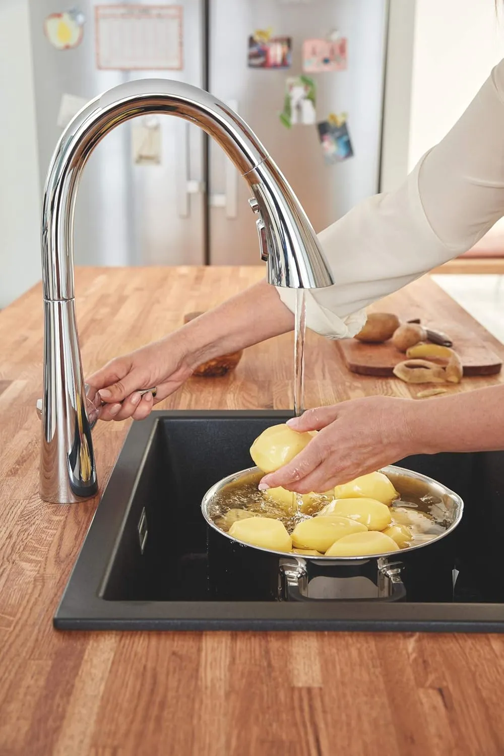 GROHE Zedra – Pull Out Kitchen Sink Mixer Tap (High C-spout, 3 Spray Types, 35 mm Ceramic Cartridge, 360° Swivel Range, Magnetic Docking, Water Saving Technology), Size 401 mm, Chrome, 32294002