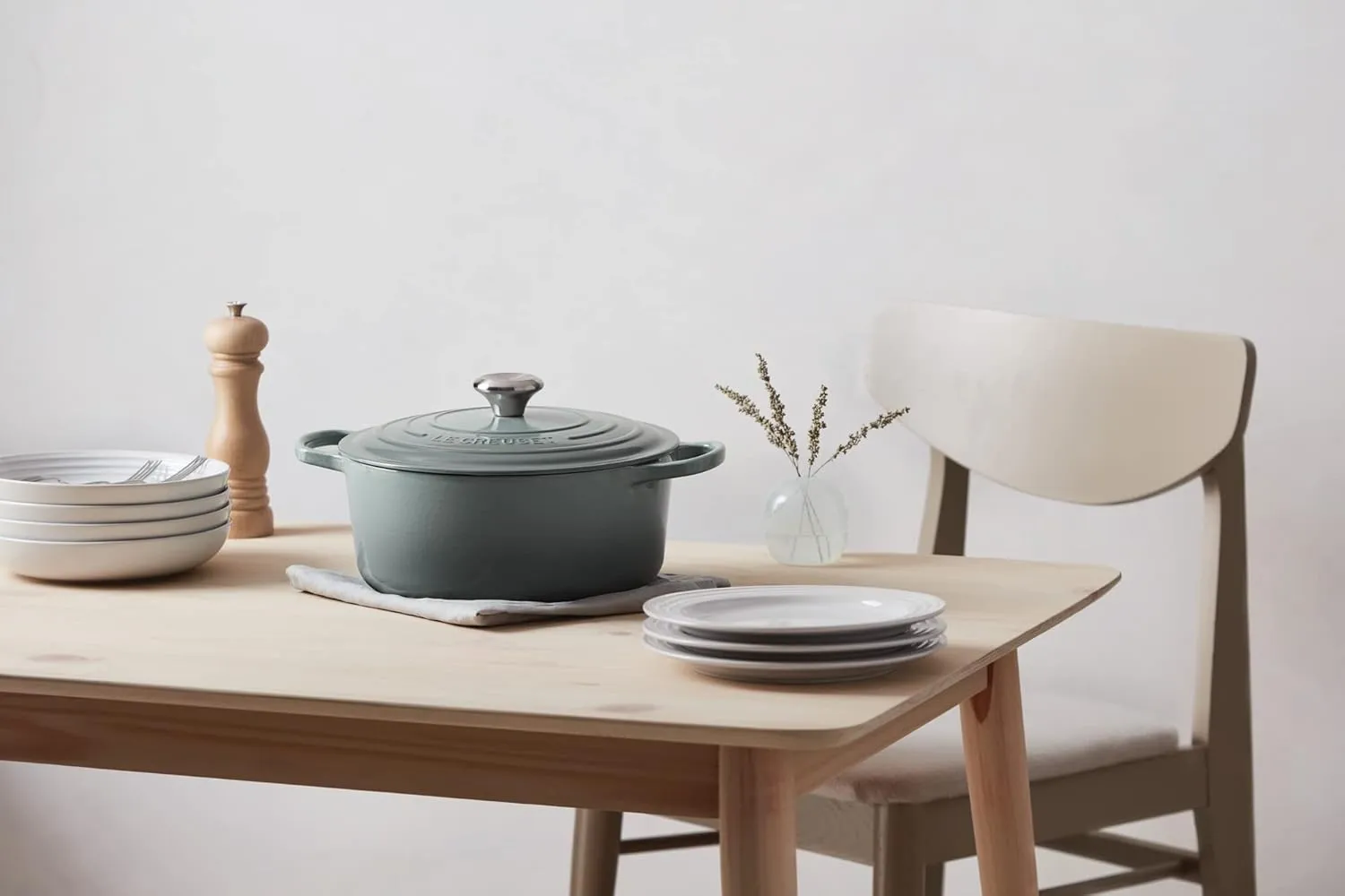 Le Creuset Enameled Cast Iron Signature Round Dutch Oven with Lid, 5.5 Quart, Sea Salt