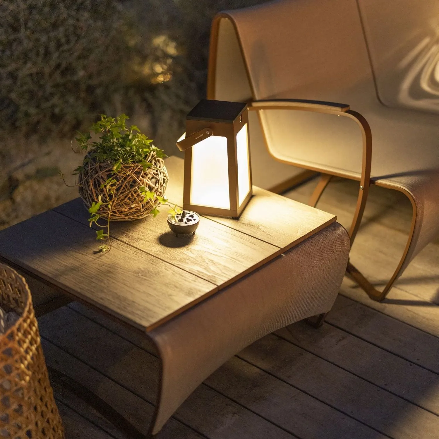 Les Jardins Tinka Solar Table Lamp