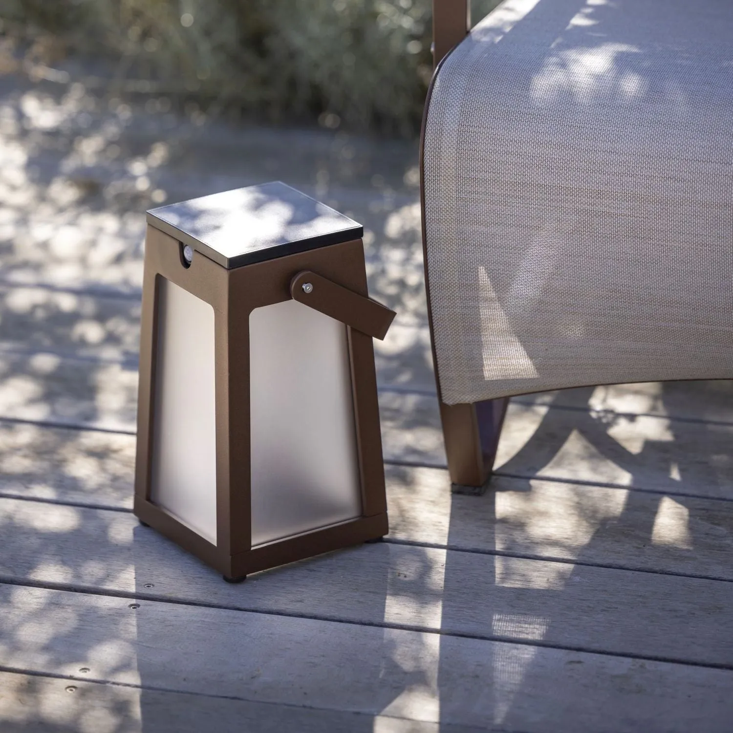 Les Jardins Tinka Solar Table Lamp