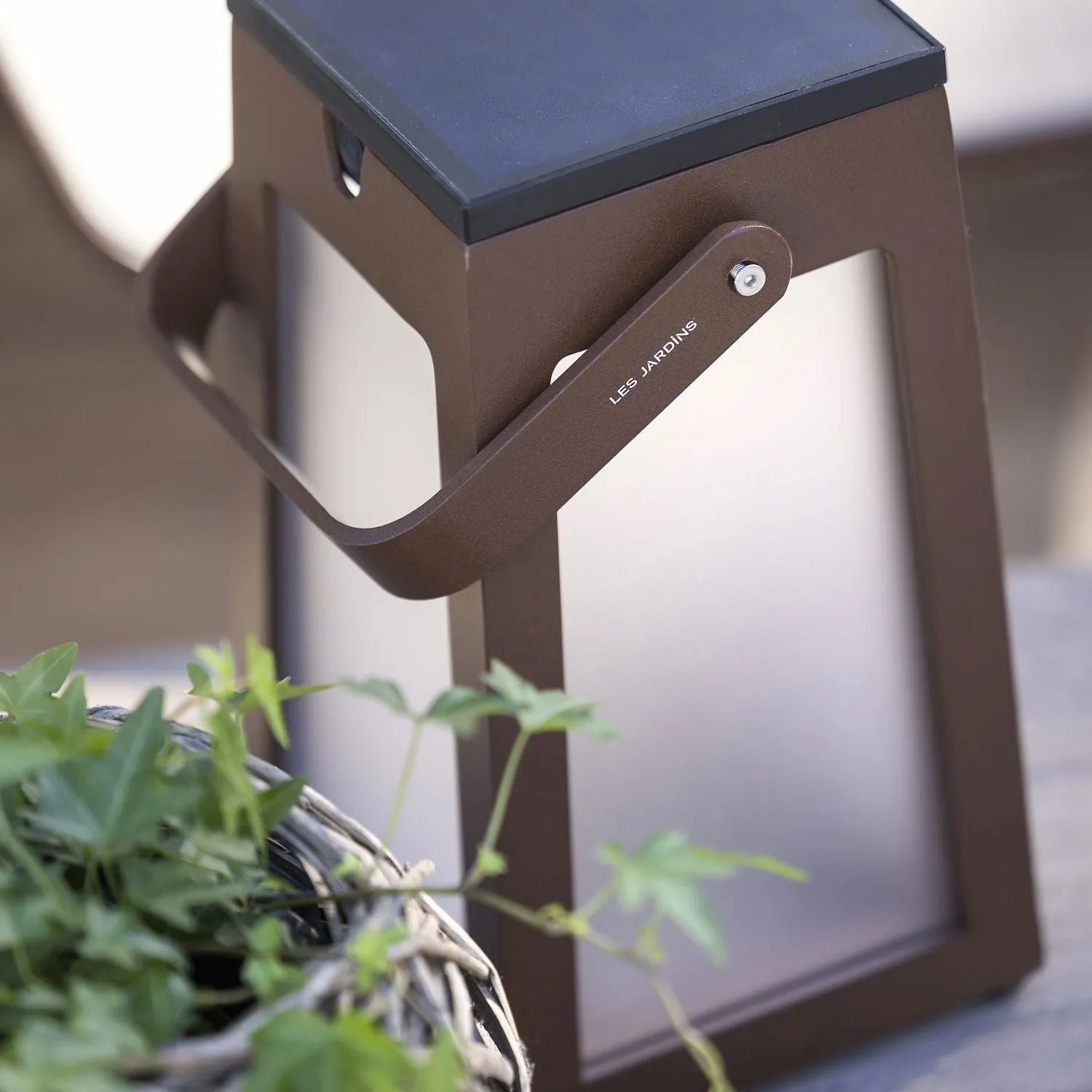 Les Jardins Tinka Solar Table Lamp