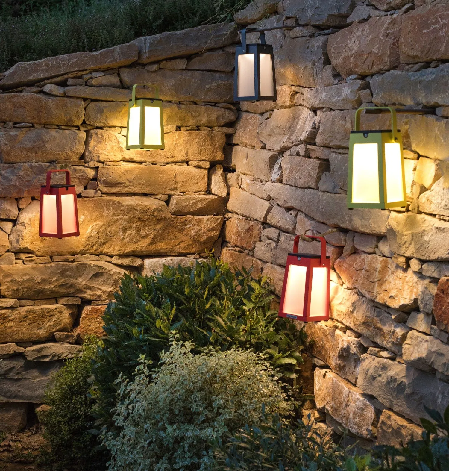 Les Jardins Tinka Solar Table Lamp