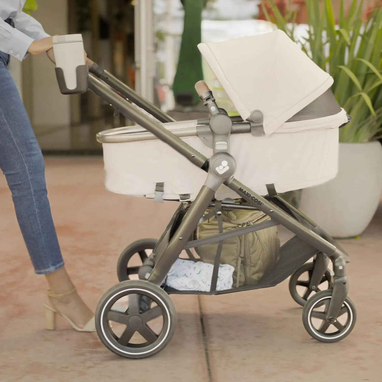 Maxi-Cosi Zelia™ Luxe 5-in-1 Modular Travel System in New Hope Black