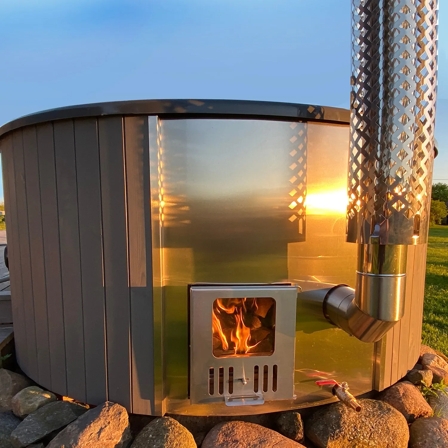Saunalife 6-Person Wood-Fired Hot Tub Spa | Model S4B S4N