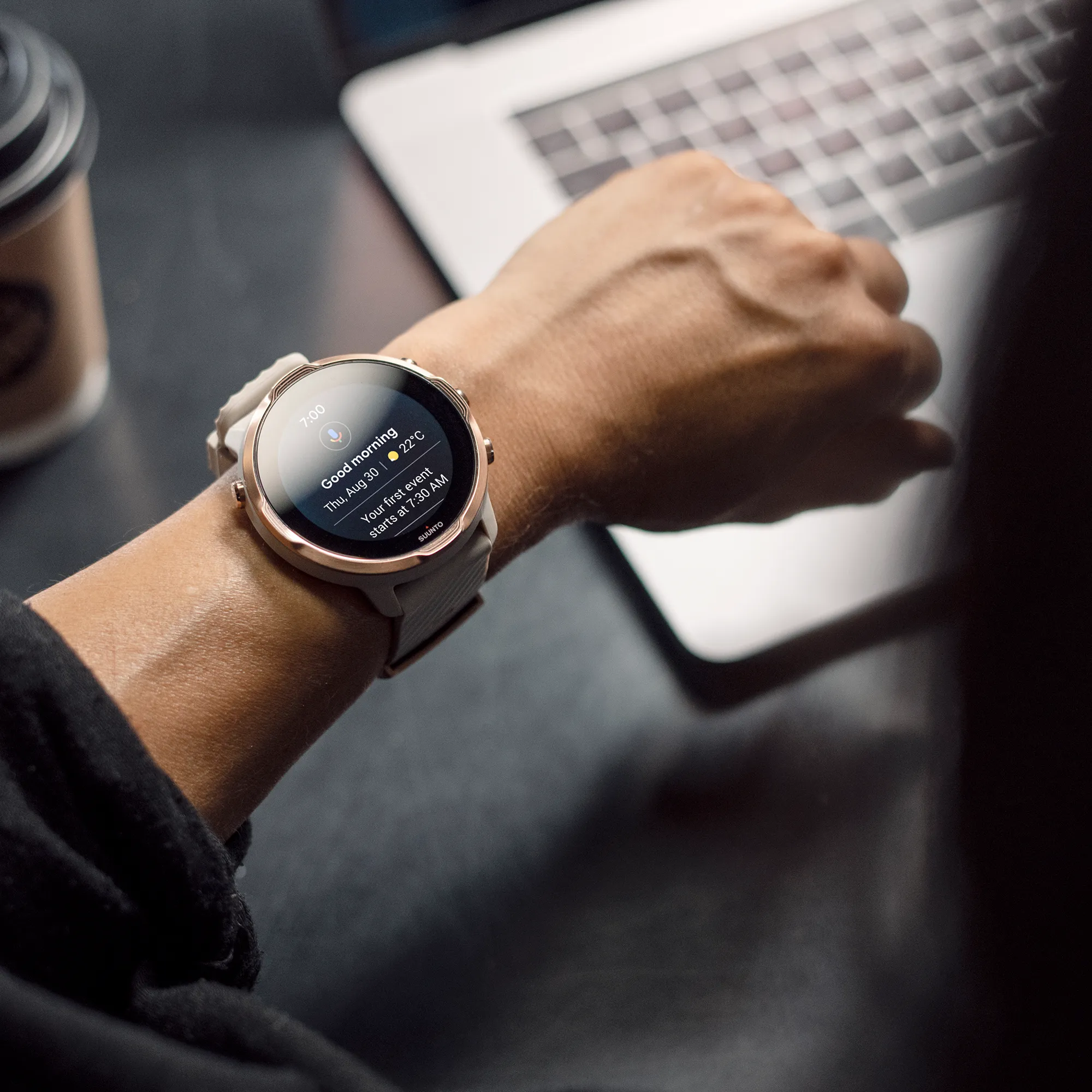 SUUNTO 7 Sandstone Rosegold GPS Sport Smartwatch with Versatile Sports Experience with  Wearable4U  Power Bank Bundle